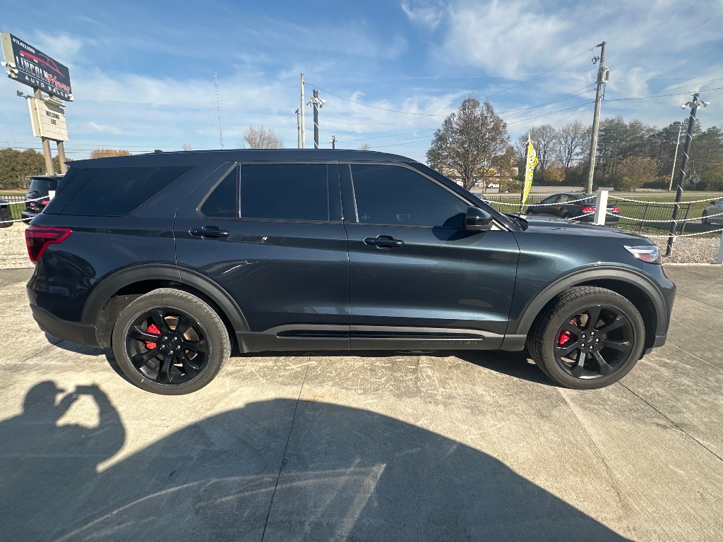 2022 Ford Explorer ST's photo