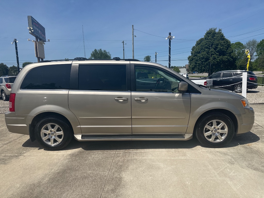 2008 Chrysler Town & Country Touring's photo