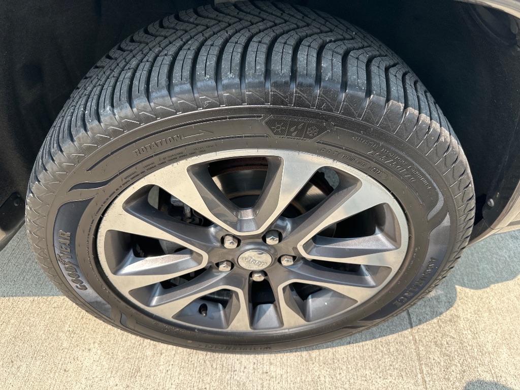 2017 Jeep Grand Cherokee Overland - Photo 11