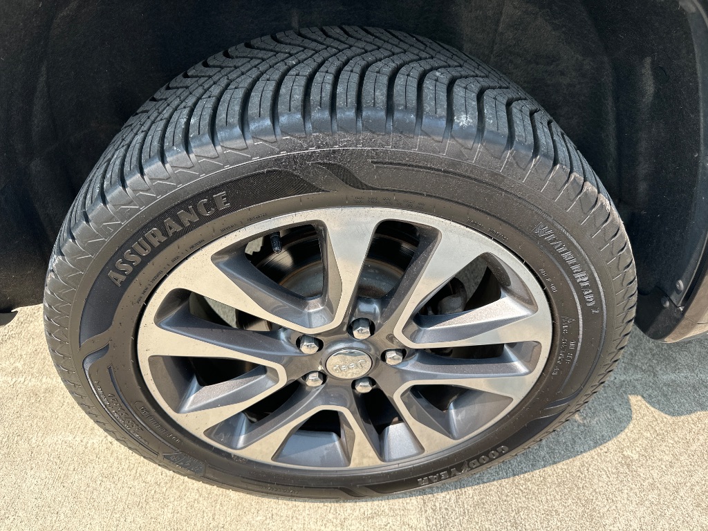 2017 Jeep Grand Cherokee Overland - Photo 14